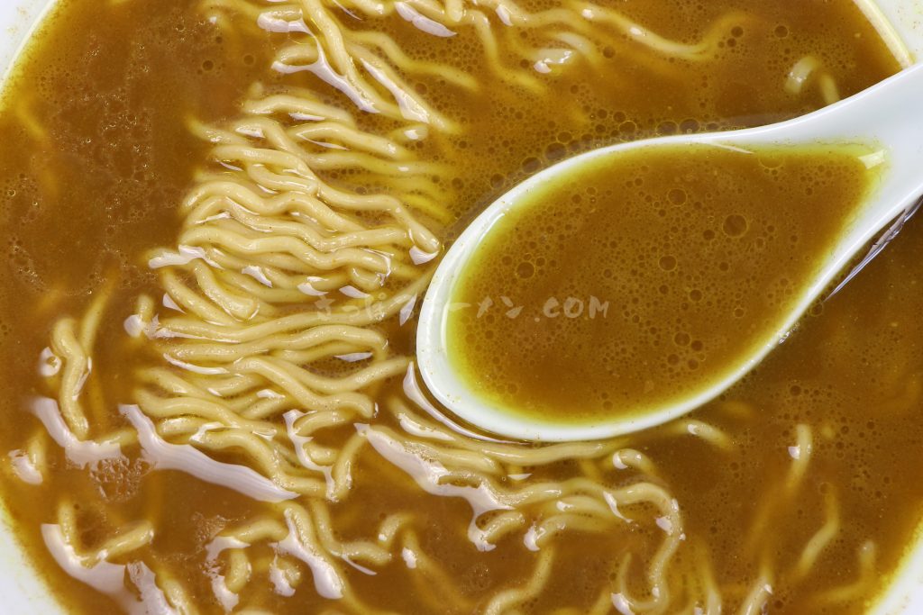 「ふらのラーメン（カレー）」（佐々木製麺所）のスープ