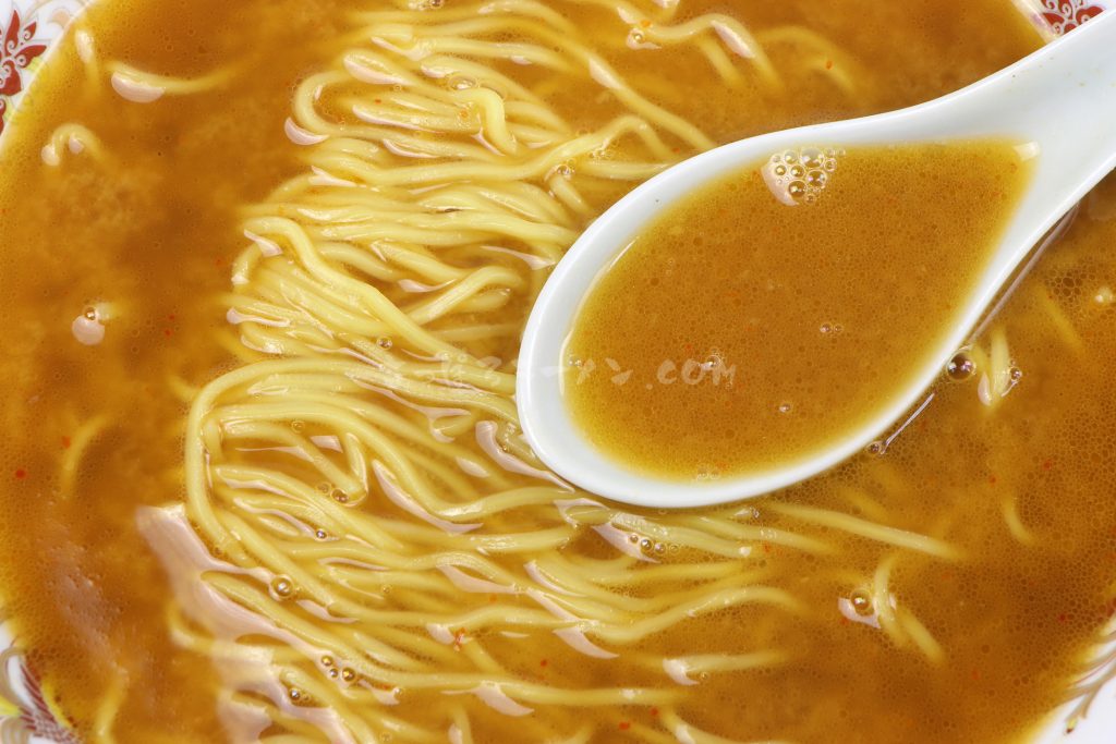 「旭川みそラーメンのよし乃本店」（藤原製麺）のスープ