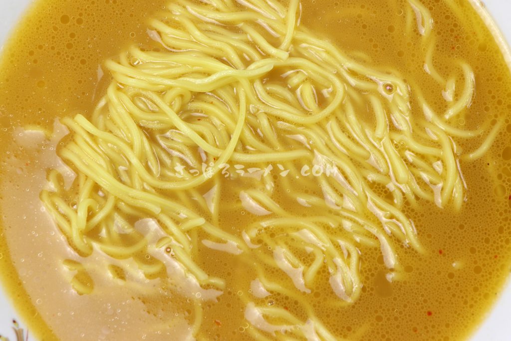 常連でも違いがわからない！？完成度高い極上スープ「旭川梅光軒　三方麺　味噌味ラーメン」（藤原製麺）の麺