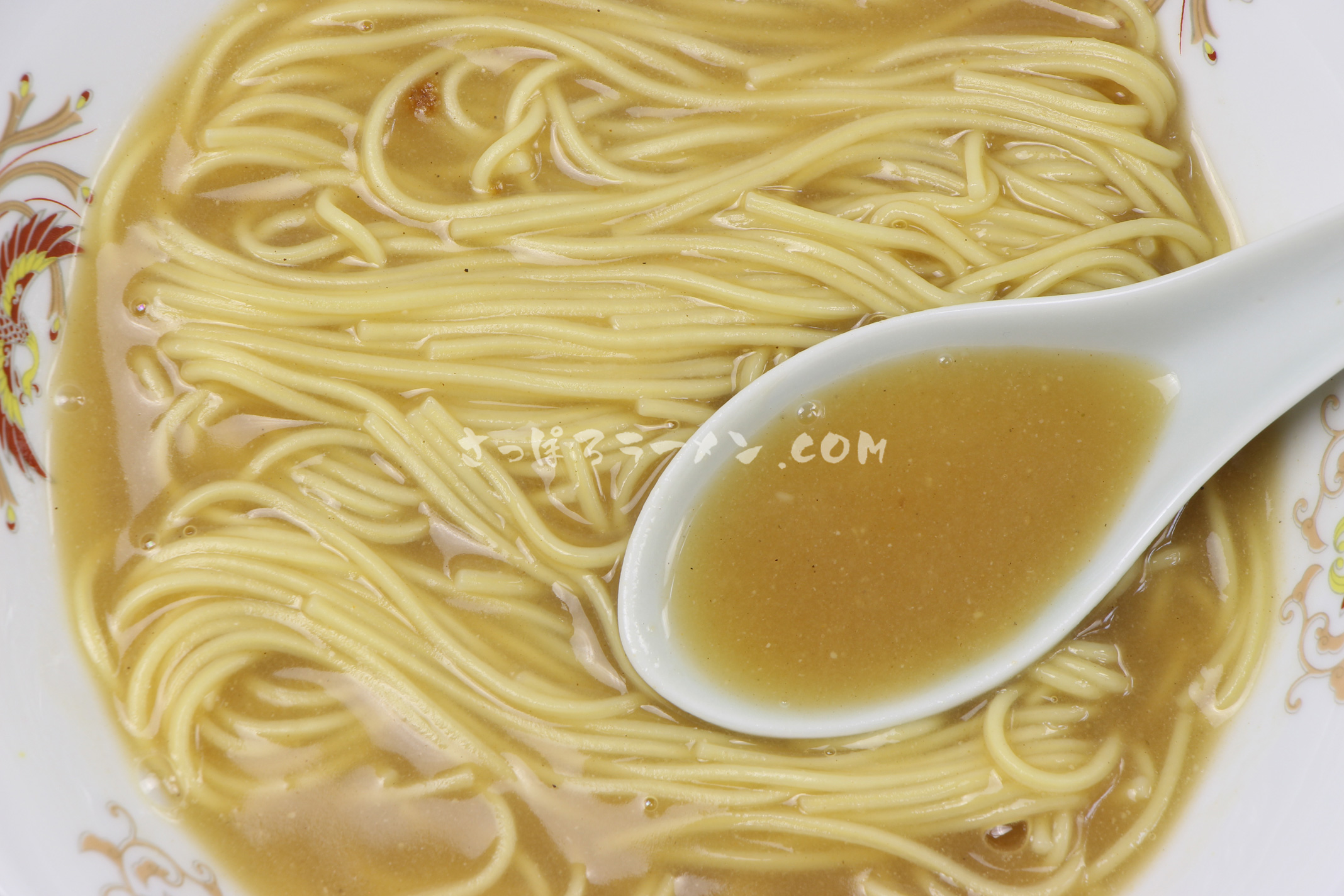 「北海道ラーメン　濃厚味噌」（ライス・ハートフーズ）のスープ
