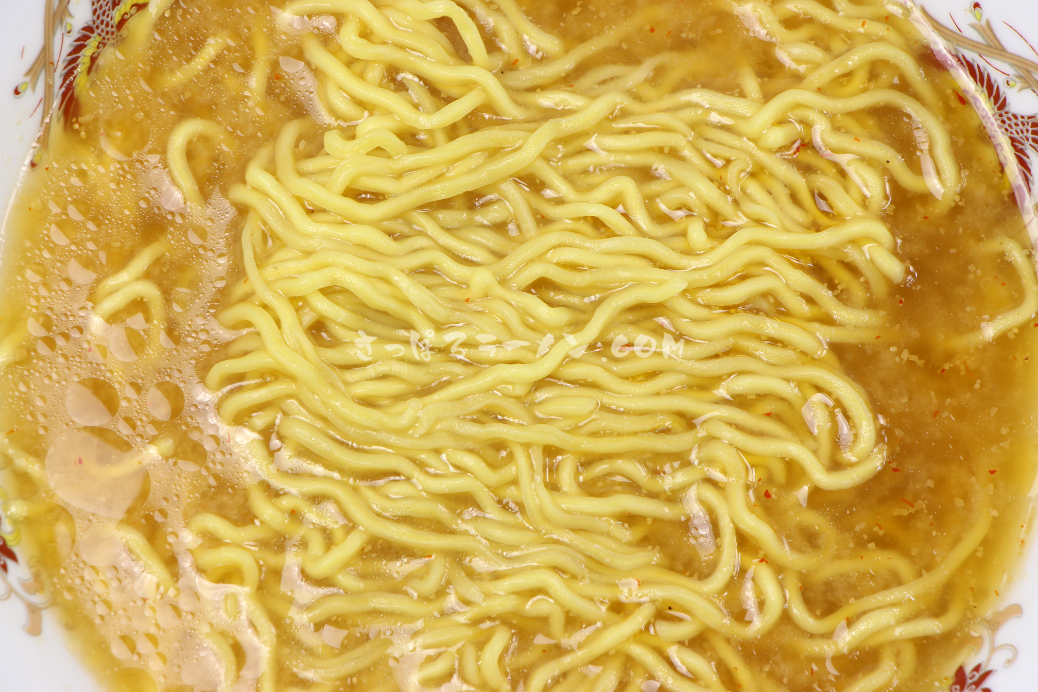 「B・B　NOODLE　みそ味」（西山製麺）の麺