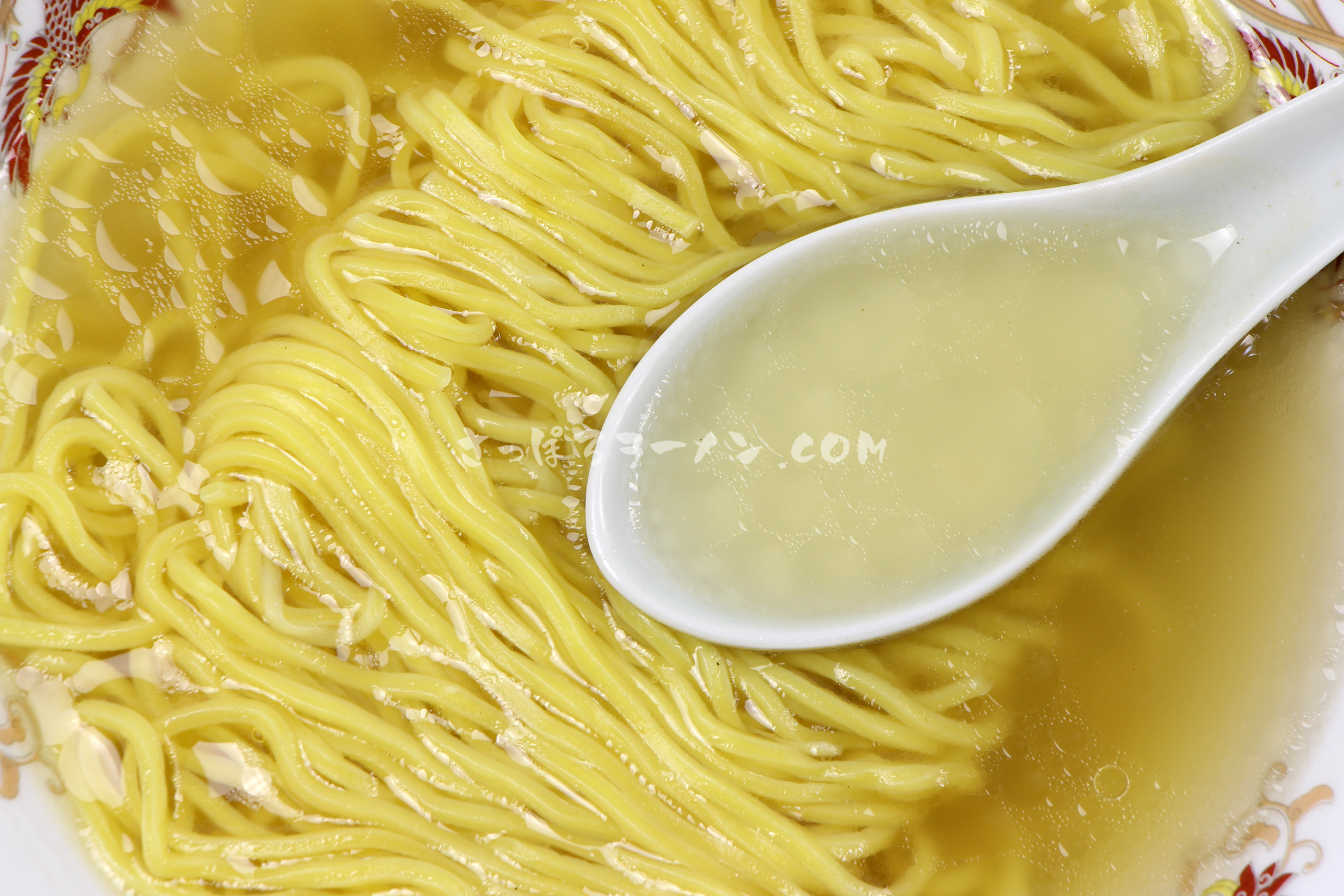「函館がごめ昆布とろろラーメン　塩味」（菊水）のスープ