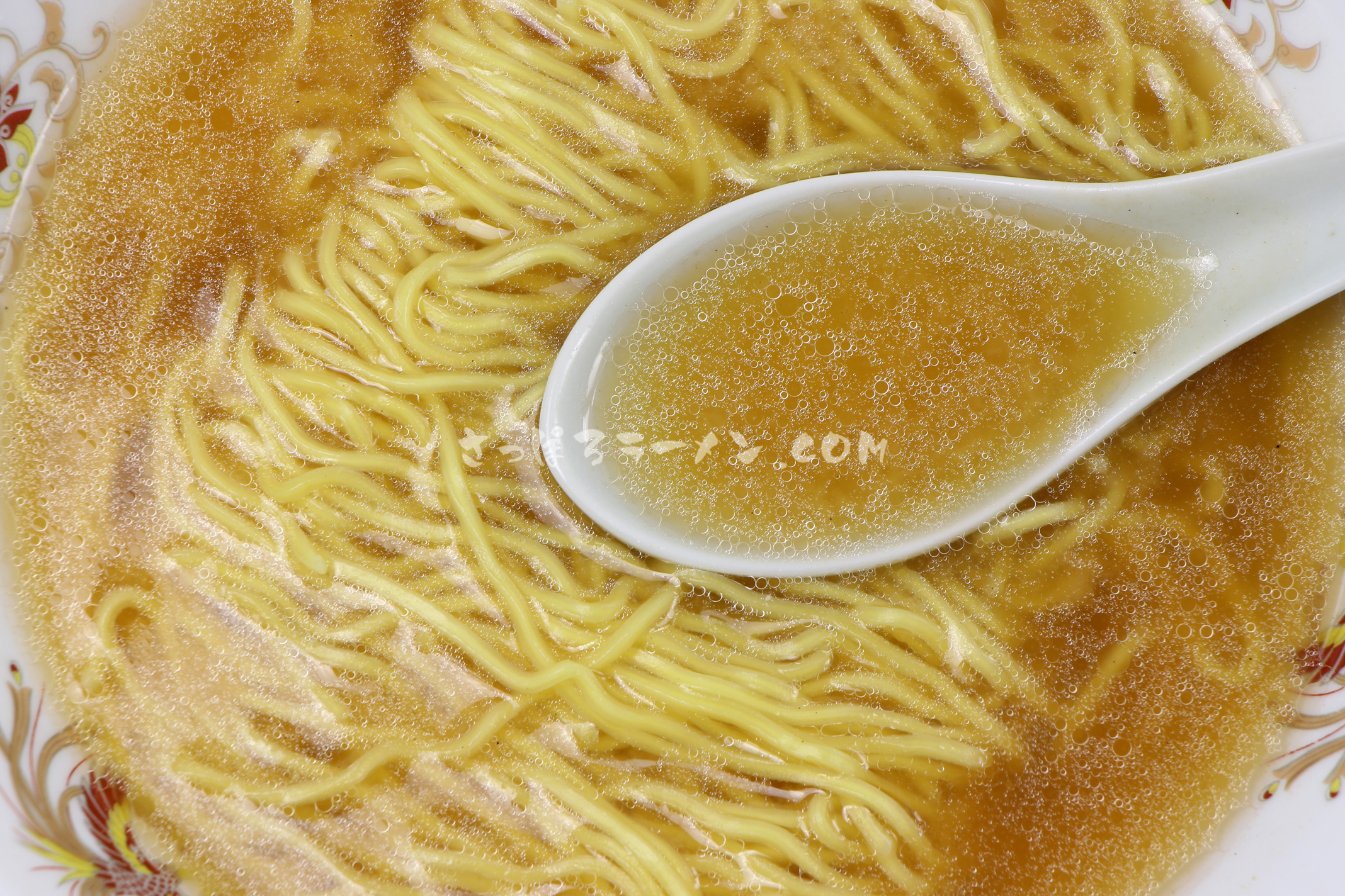 「本場北海道　カニ風味ラーメン　味噌」（藤原製麺）のスープ