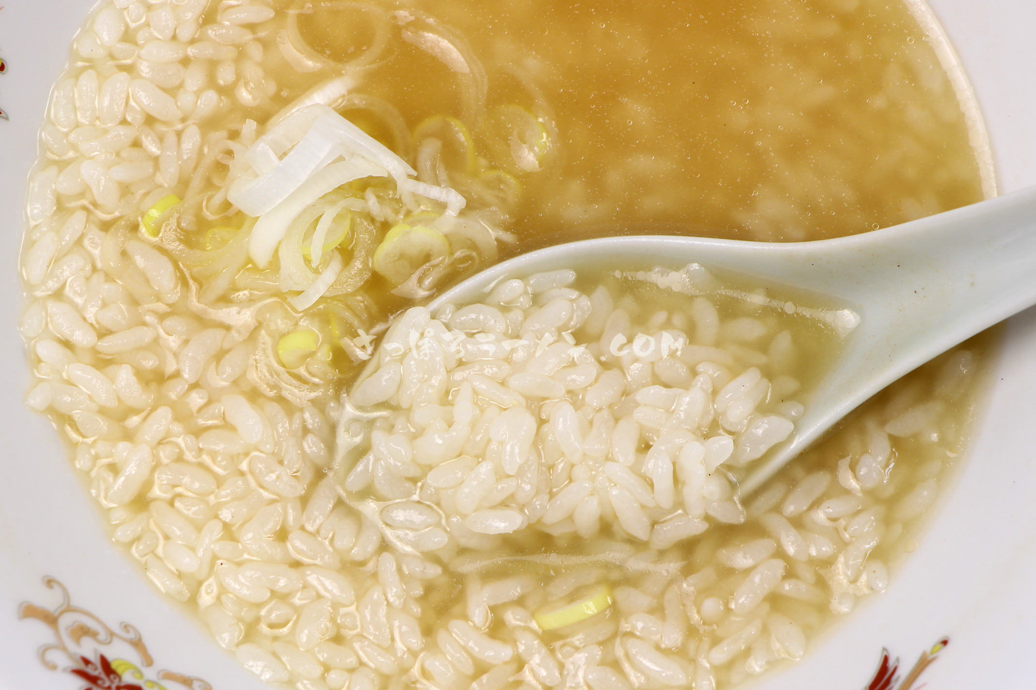 「本場北海道　えびラーメン　塩」（藤原製麺）の残ったスープにご飯を入れて雑炊風に