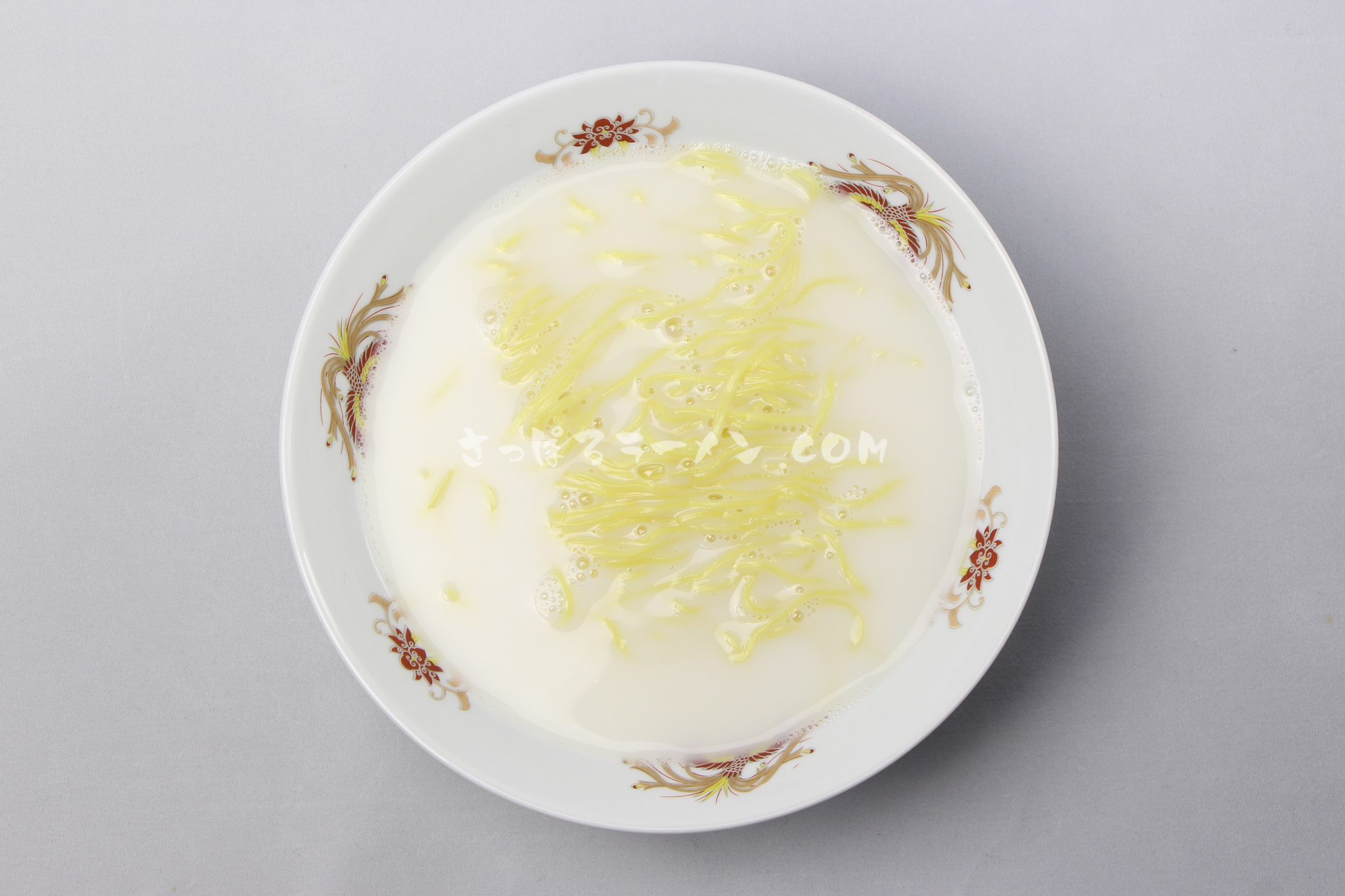 「北海道限定　白いラーメン　塩バター味」（藤原製麺）の完成画像