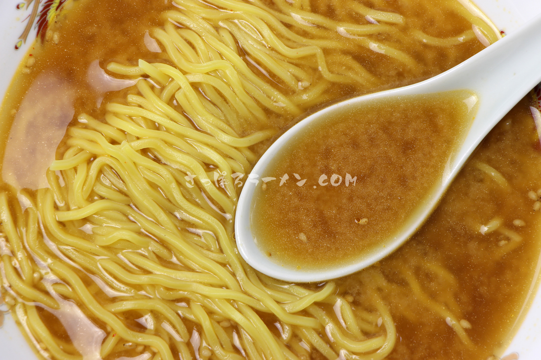 「北海道限定販売　寒干し　蟹味噌ラーメン」（菊水）のスープ