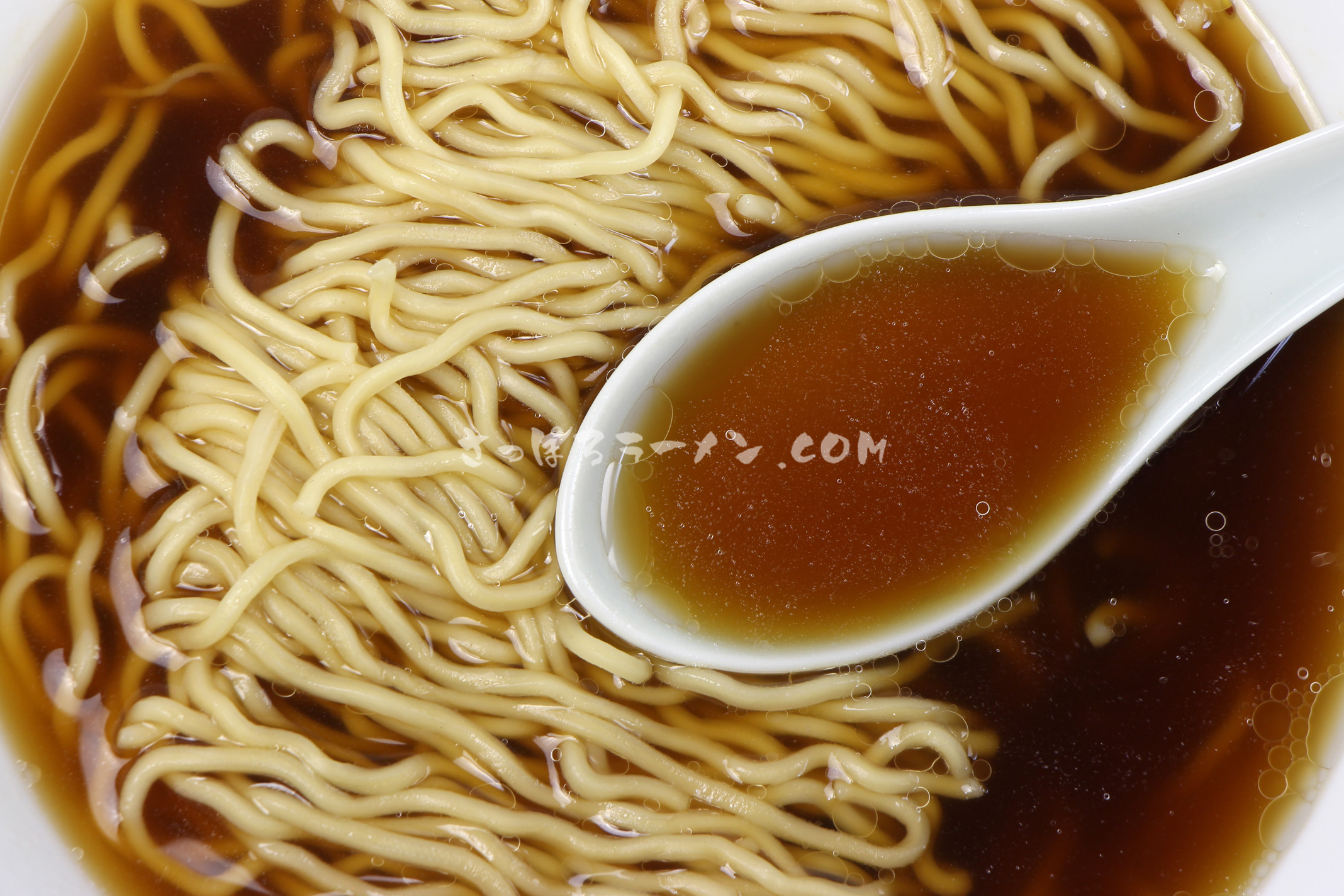「新・たらばがに北海道ラーメン　しょうゆ味」（つらら）のスープ