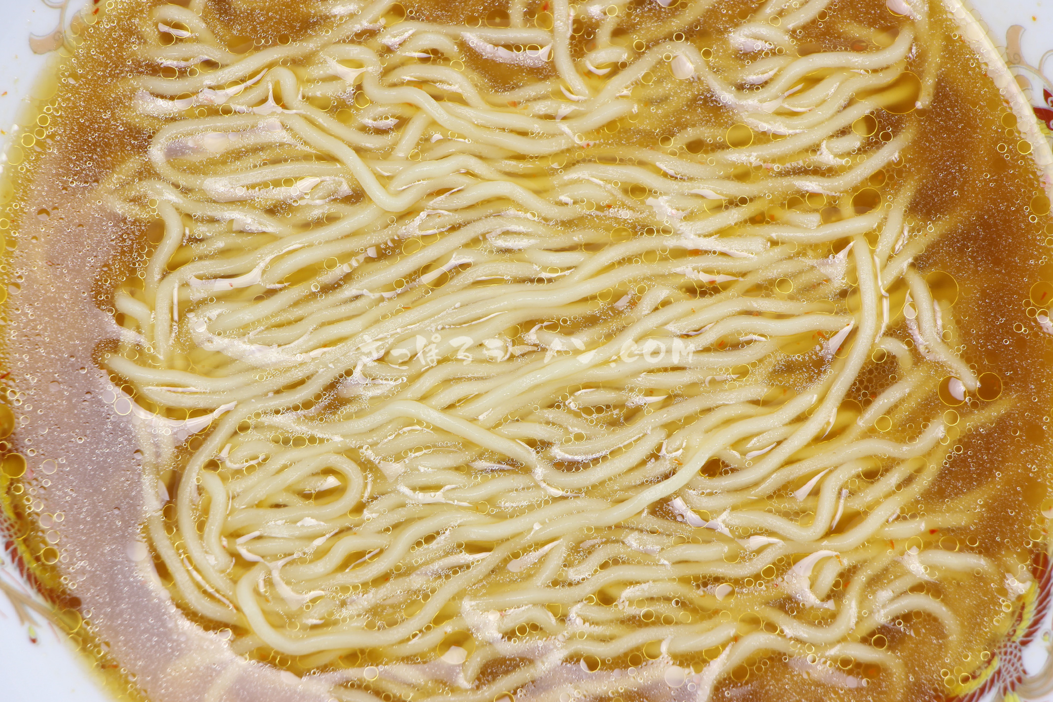 「旭川ラーメン　きたのまち　こめとこむぎのいいあんばい　味噌」の麺